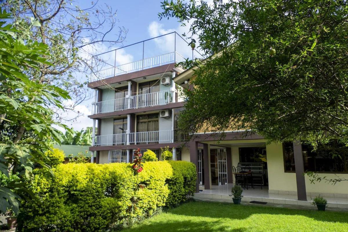 Runako Lodge Arusha Esterno foto