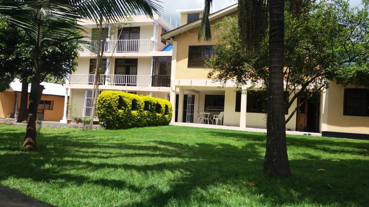Runako Lodge Arusha Esterno foto